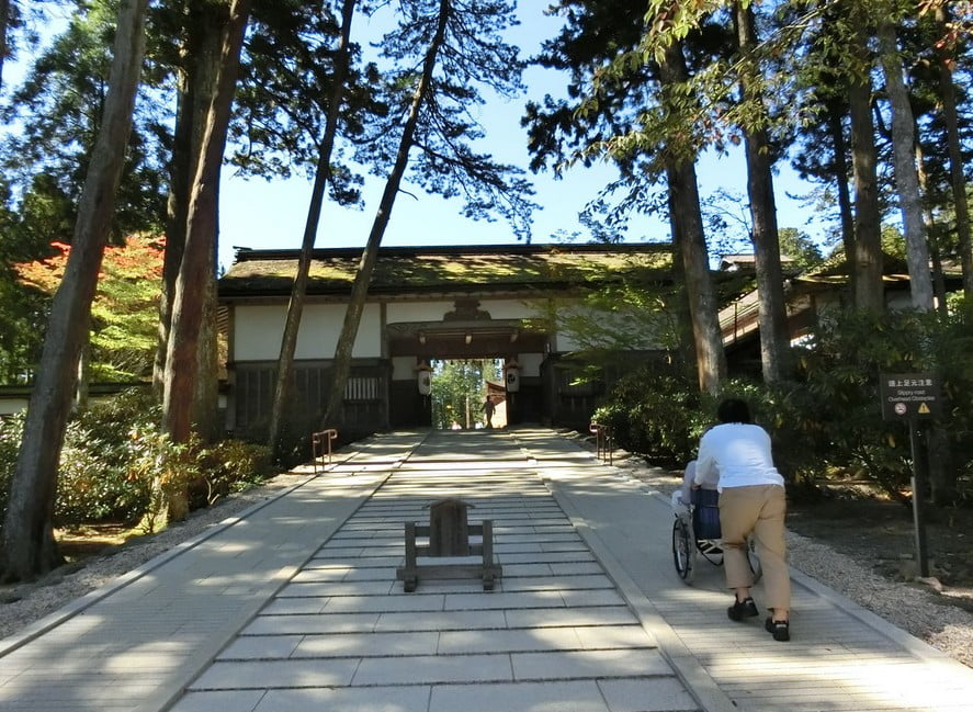 高野山・金剛峯寺を車椅子で拝観する場合は、ココから通る